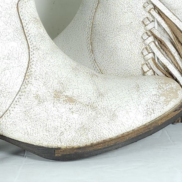 Very Volatile Women's Lookout US8 White Leather Distressed Fringe Western Boots - Picture 16 of 16